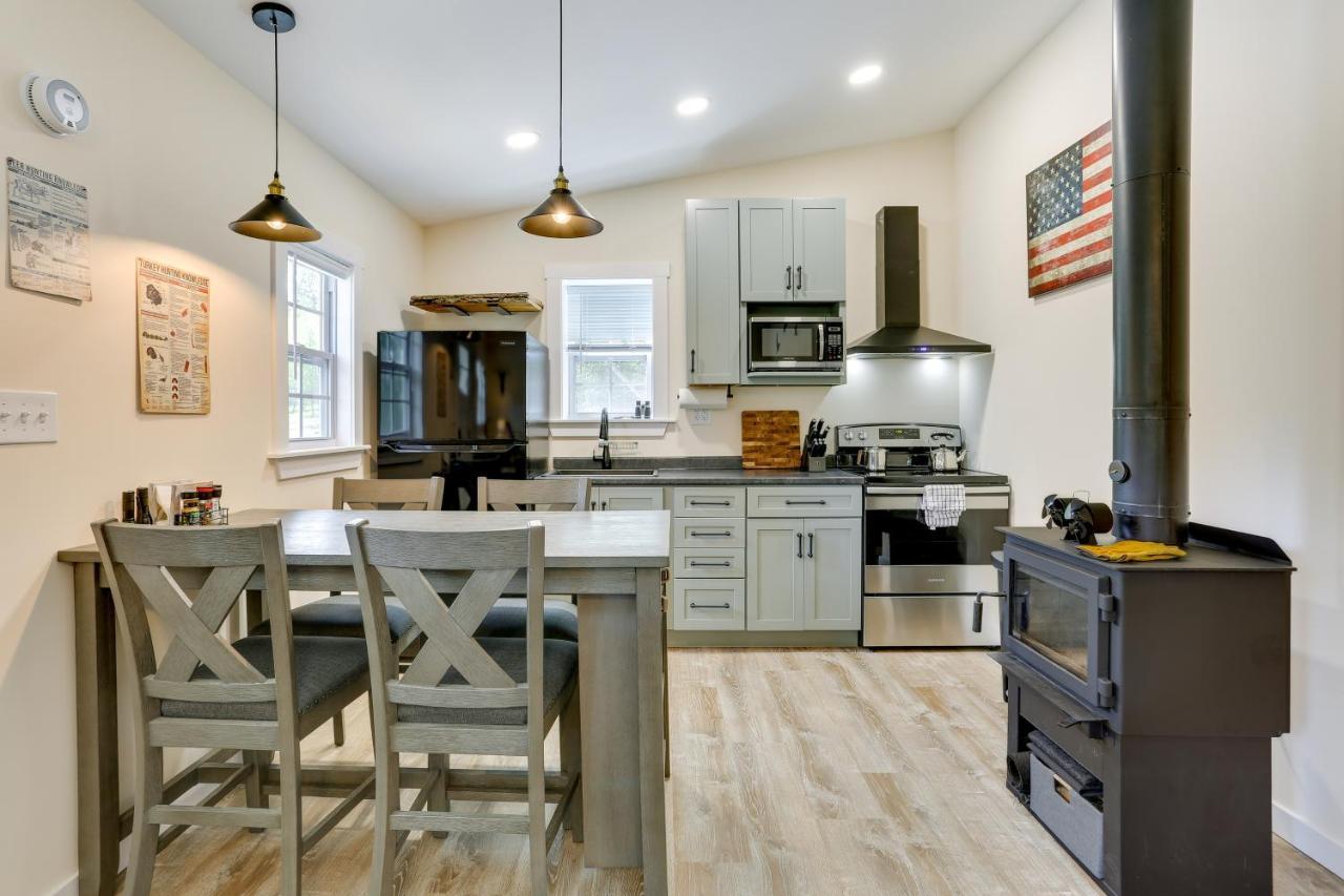Secluded Poconos Cabin With Fire Pit On 75 Acres! East Stroudsburg Buitenkant foto