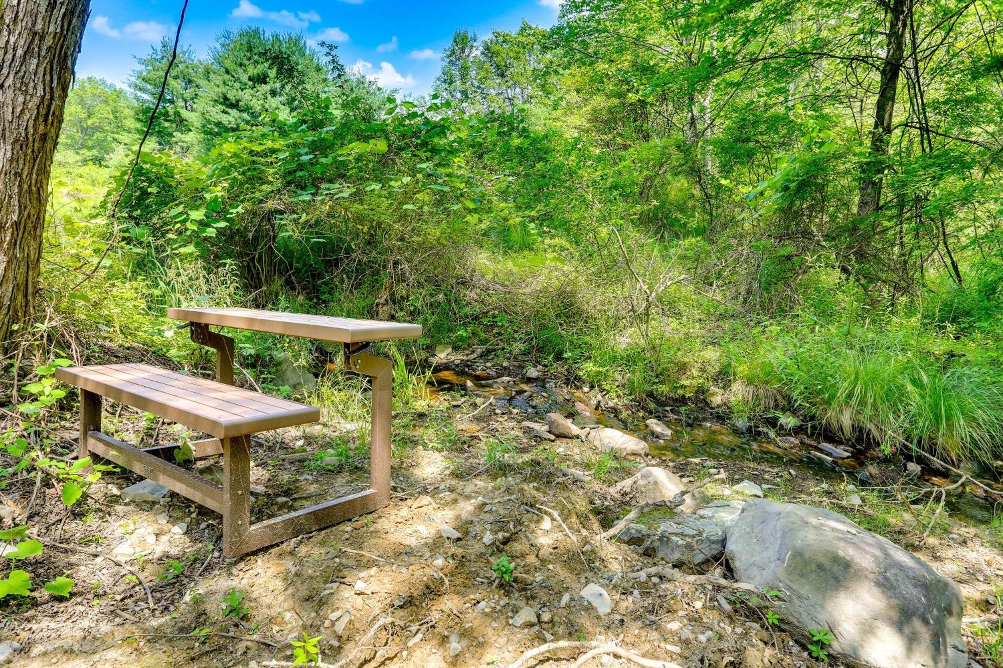 Secluded Poconos Cabin With Fire Pit On 75 Acres! East Stroudsburg Buitenkant foto