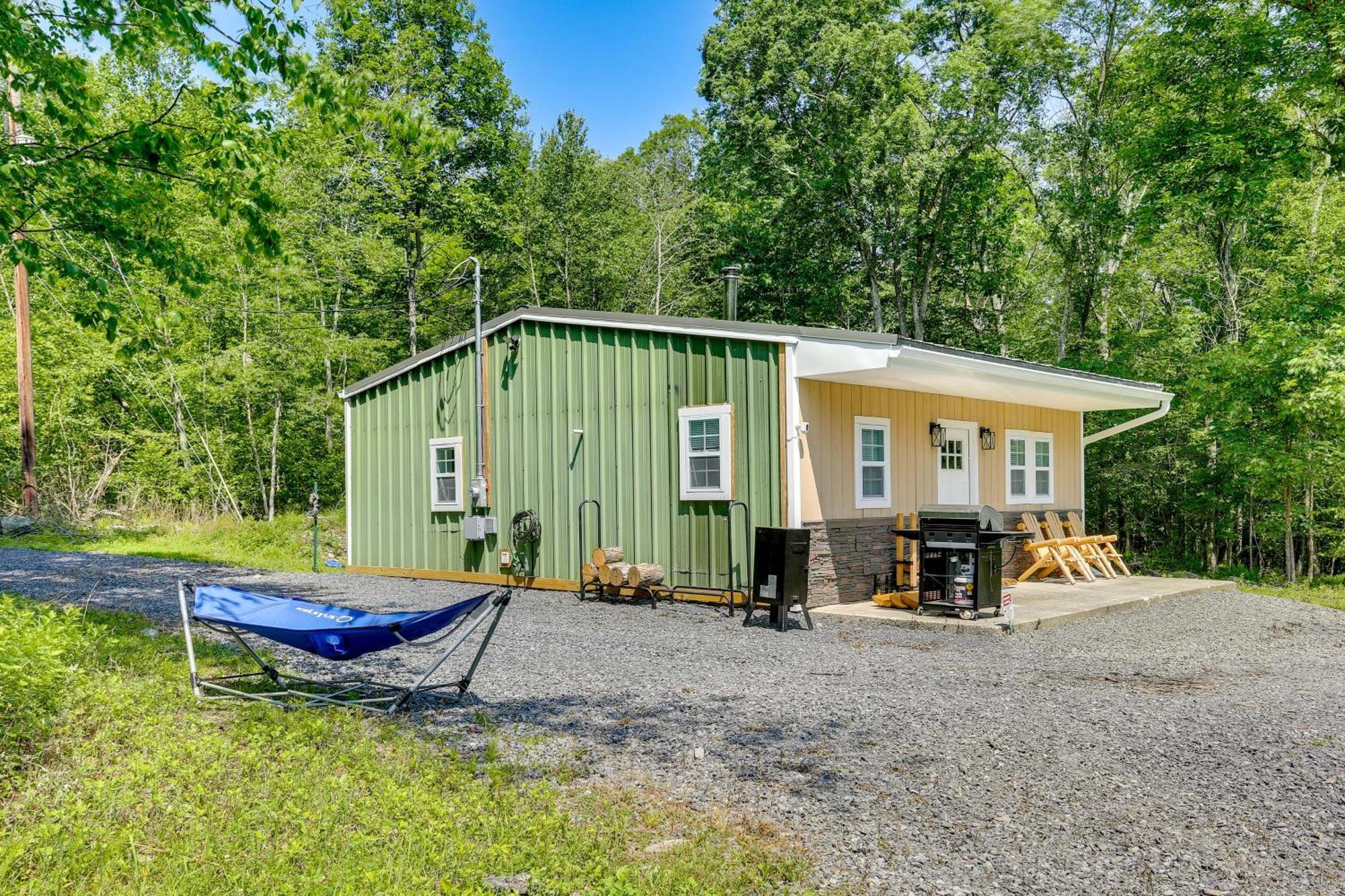 Secluded Poconos Cabin With Fire Pit On 75 Acres! East Stroudsburg Buitenkant foto