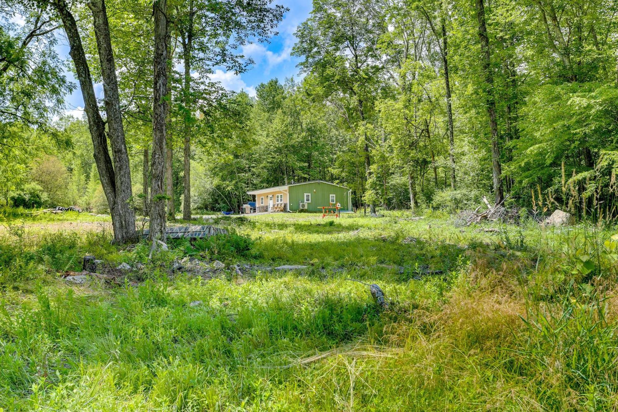 Secluded Poconos Cabin With Fire Pit On 75 Acres! East Stroudsburg Buitenkant foto