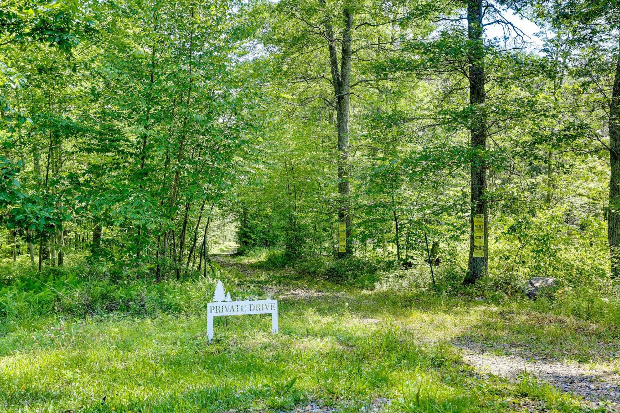 Secluded Poconos Cabin With Fire Pit On 75 Acres! East Stroudsburg Buitenkant foto